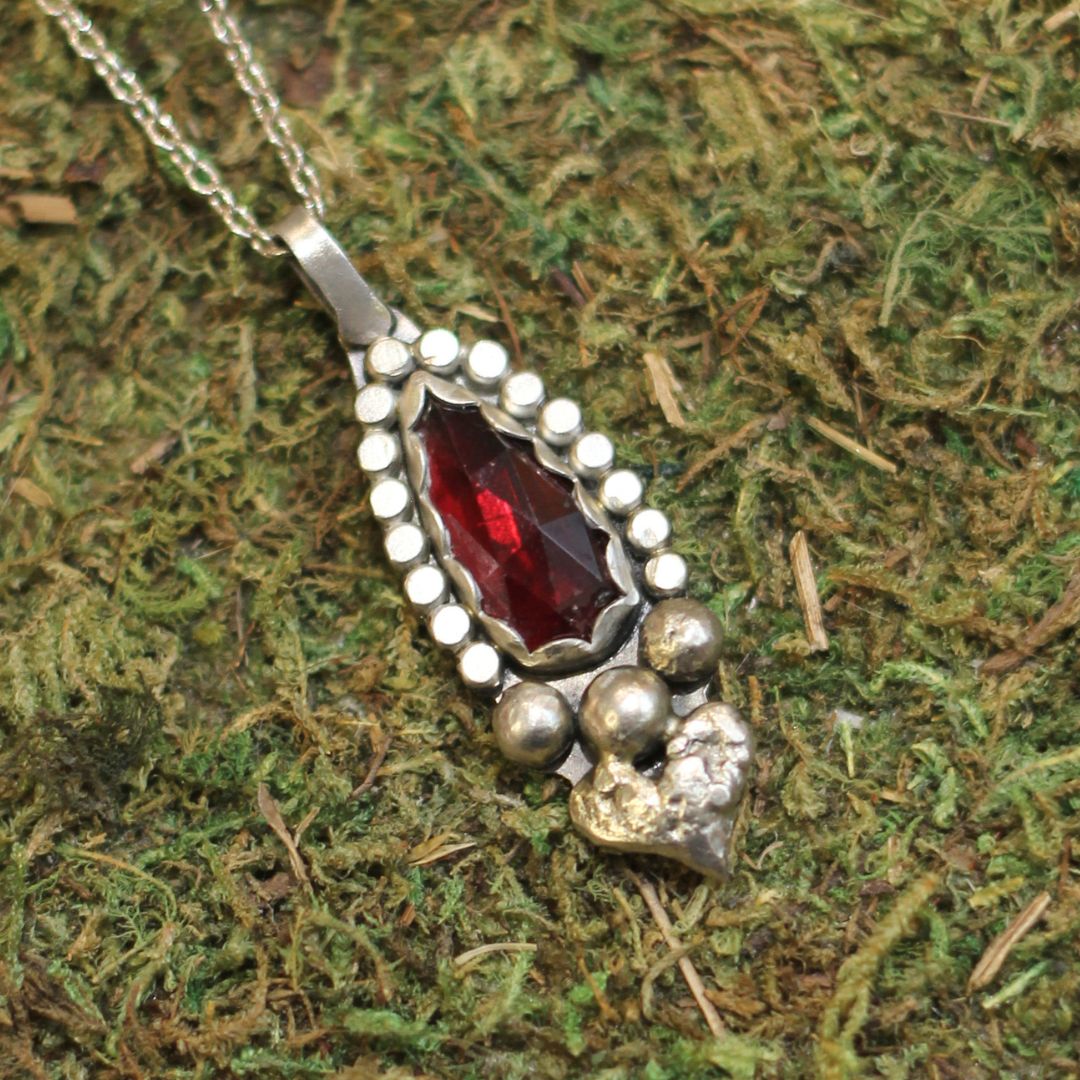 Heart & Garnet Textured Pendant