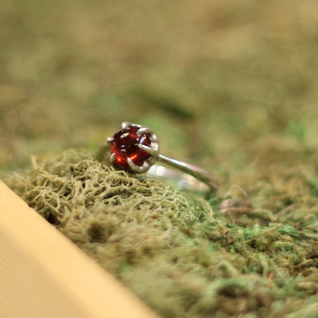 6 prong Silver Garnet Ring