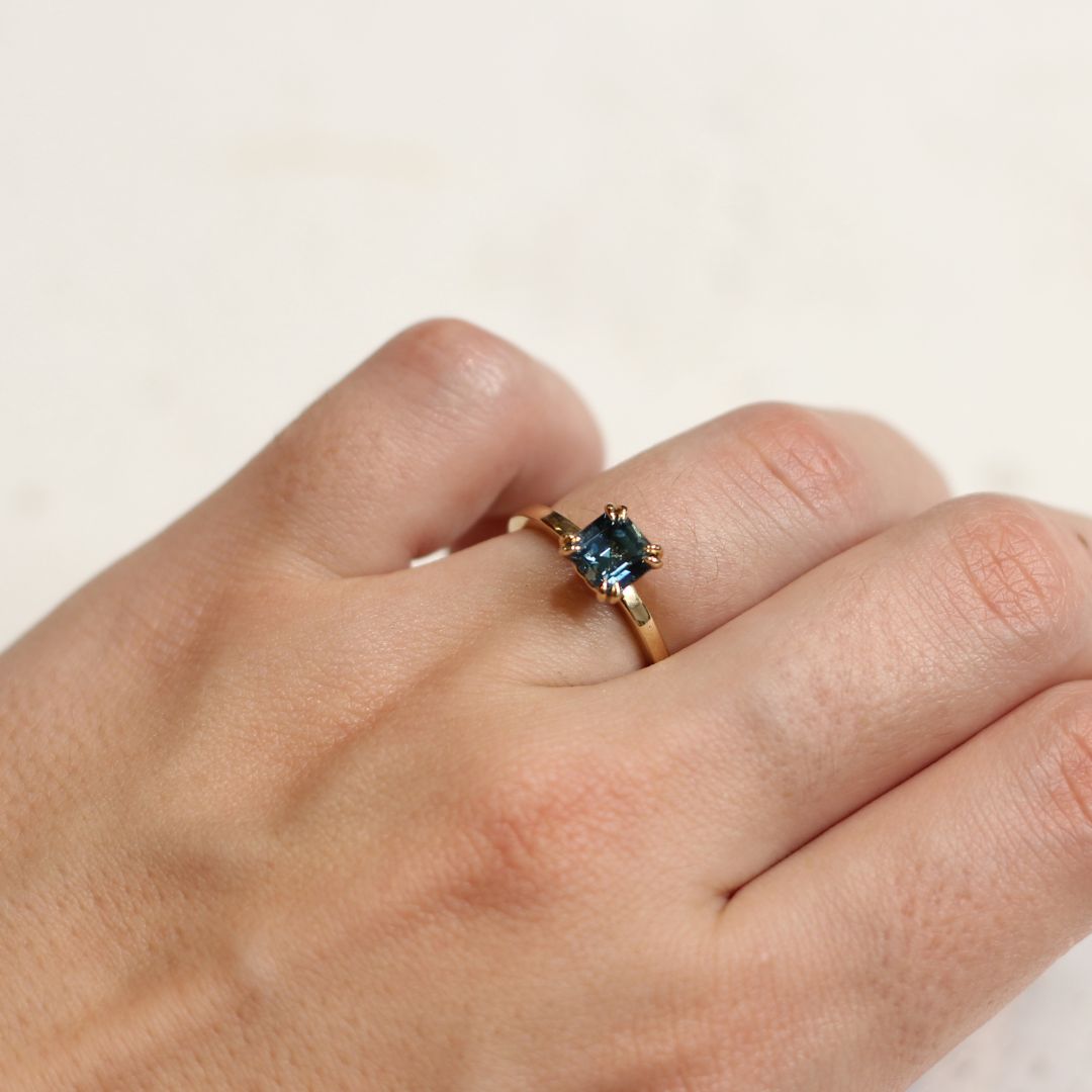 Montana Sapphire Solitare Engagement Ring