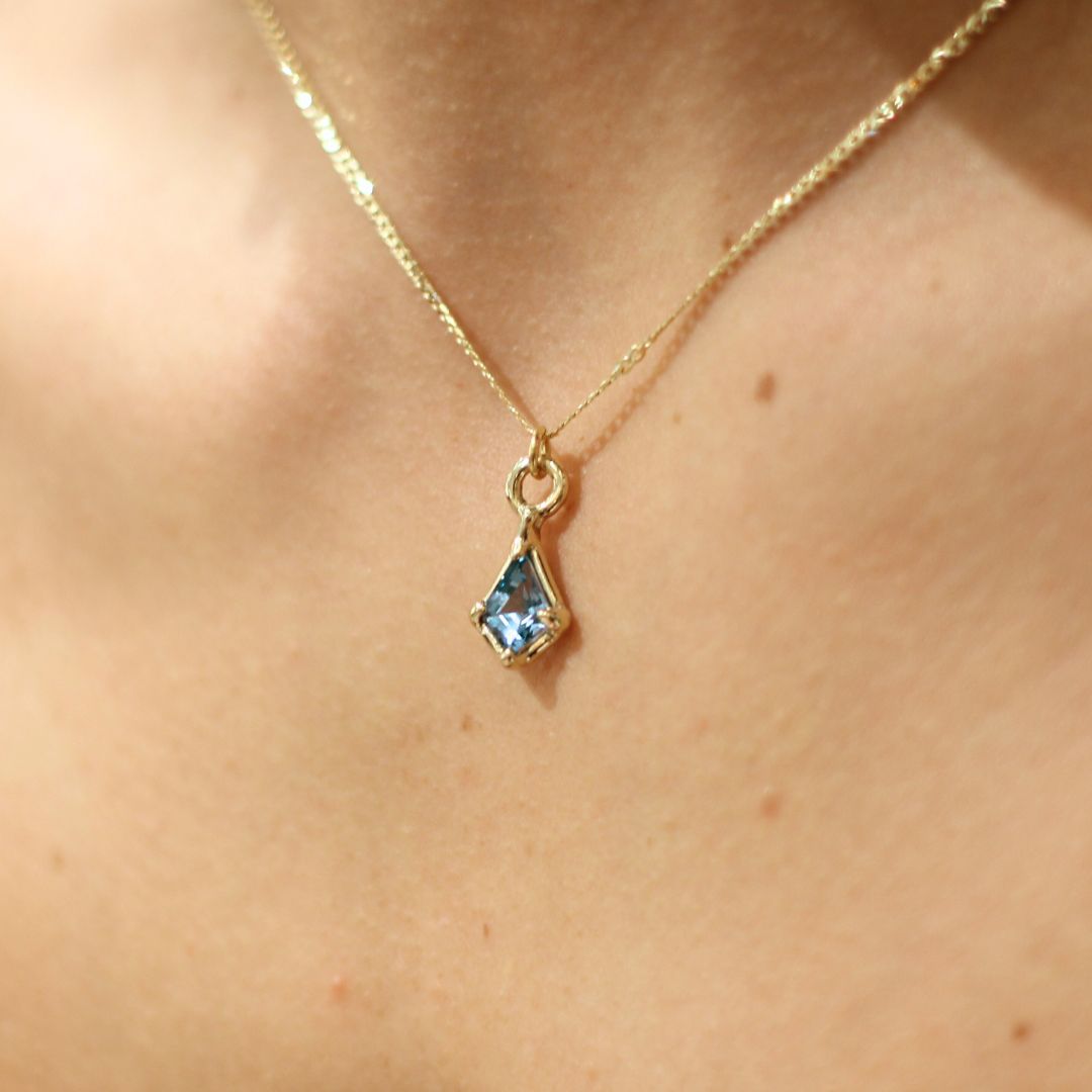 Gold Cyan Sapphire Pendant Necklace