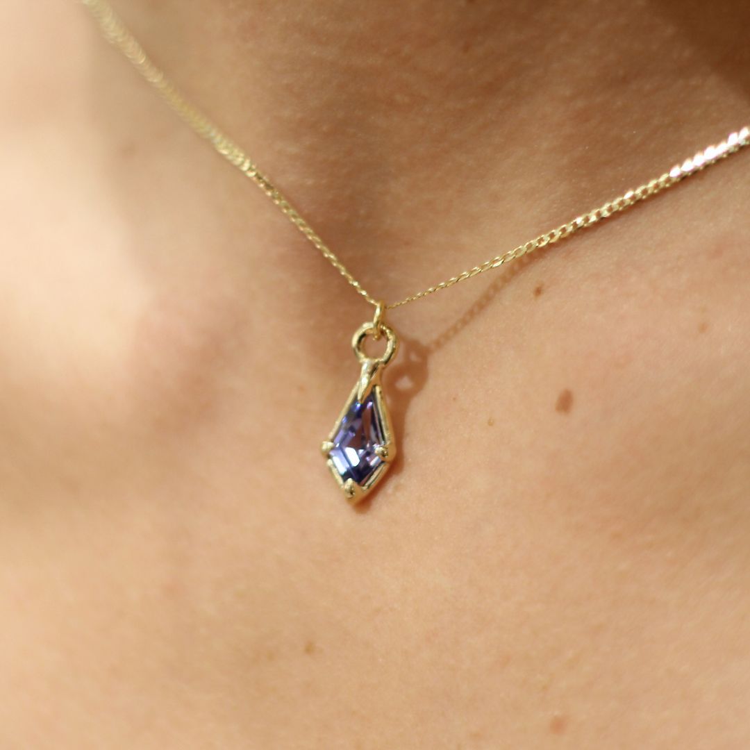 Gold Lilac Sapphire Pendant Necklace