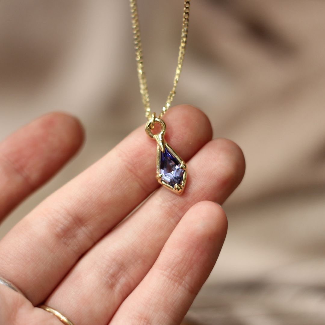 Gold Lilac Sapphire Pendant Necklace